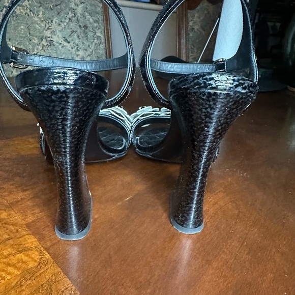 Chanel Black Camellia Patent Leather Heels – Size 38 Made in Italy - Picture 6 of 7